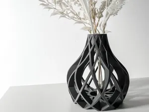 VASE WITH PASSING SLICES