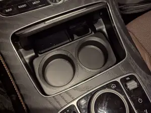 Mercedes E-Klasse Getränkehalter
