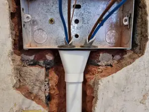 Flared end fitting for 20mm oval trunking