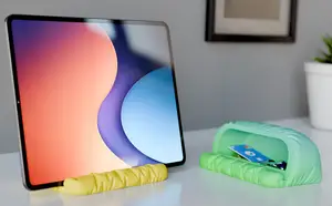 Phone / Tablet pillow stand