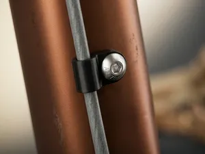 Attache câble/gaine/durite 5mm vélo