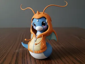 Dratini Chibi con Mantellino di Dragonite Pokemon