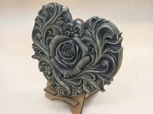 Barockes Rosenherz – Ornamentale 3D Wanddekoration