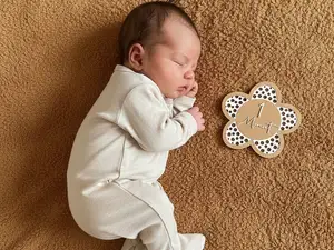 Modularer Baby-Meilenstein Aufsteller