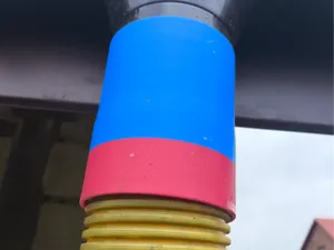 Gutter connector with corrugated downpipe