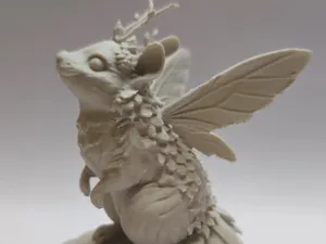 Haselmaus mit Flügeln