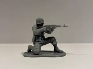 USSR (SOVIET) SOLDIER IN SITTING DOWN POSITION