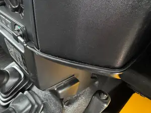 Land Rover Defender (Puma) USB Cable Guide