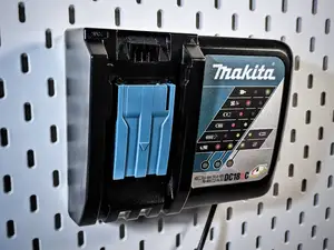 Makita DC18RC 18v Charger Mount for Skadis V2