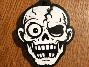 Crazy Broken Skull – Bold Black & White Keychain