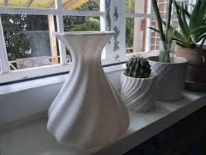 Vaso per fiori ondulato