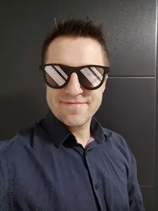 Foldable sunglasses with glare
