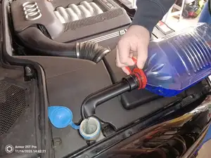 Ausgießer für Scheibenwischwasser versch. Größen
