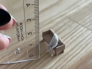 sitting woman miniature scale m=1:100