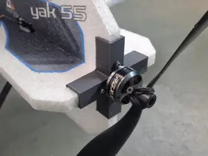 Propeller-/Motorhalter für Hallenflieger