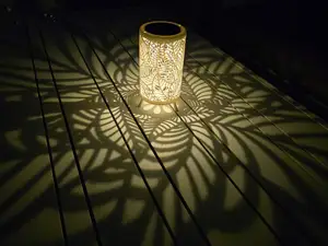 Solar Gartenlaterne mit Blattmuster