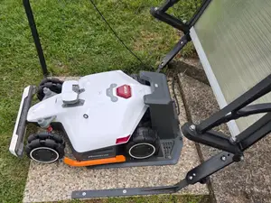 Pivot pour abri de robot tondeuse