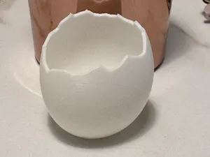 Zerbrochenes Ei für die Osterdeko