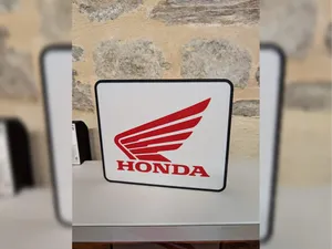 Lightbox Honda – Logo Wing