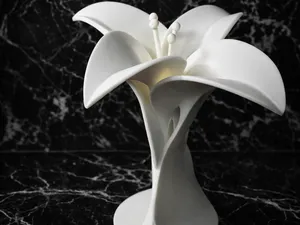 Lilien-Skulptur – stylische Deko