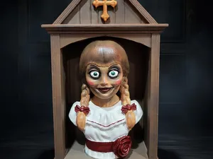 Annabelle Doll & Cabinet - Fan-Art Horror Bust