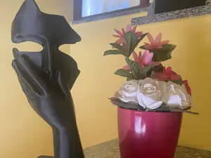 scultura donna pensante 2