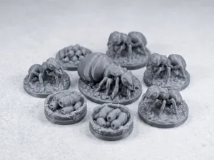 Ant Colony Miniature Set (Queen, Workers & Larvae)