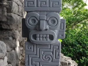 Totem Azteco Decorativo – Scultura Geometrica
