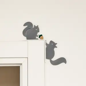 Room door trim corner - COLOR SQUIRRELS