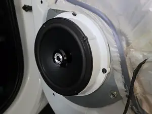 Kia Sportage SL speaker riser