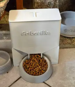 Real automatic feeder