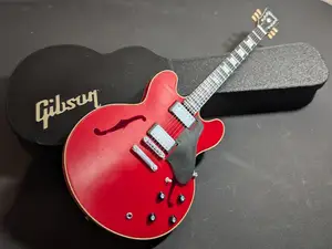 Gibson ES335 guitar model