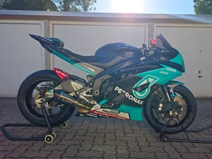 Yamaha R6 RJ15 Serienverkleidung Rennstrecken Set