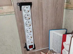 Wandhalterung Steckdosenleiste / Power strip