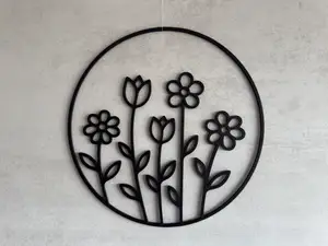 Blumenkranz und Türkranz