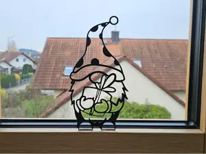 Weihnachtswichtel mit Geschenk für Fenster usw.