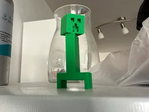 Minecraft creeper with rotating head