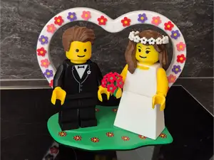 Brick Man Grundplatte und Herzbogen für Brautpaar