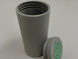 Threaded container with knurled lid