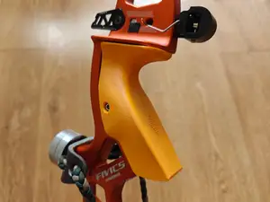 Fivics Argon X RH bow grip