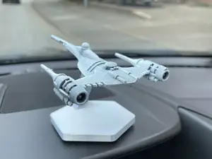 Dashboard Drifter – Floating Mandalorian N1 Model