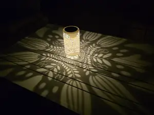 Solar Gartenlaterne mit Blumenmuster