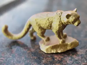 Snow Leopard with bulky tail