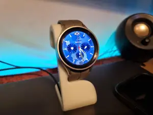 Samsung Galaxy Watch 5, 5 Pro charging stand