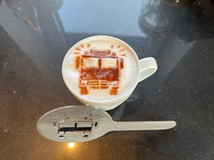 Cappuccino Latte Art fire engine Truck Feuerwehrauto