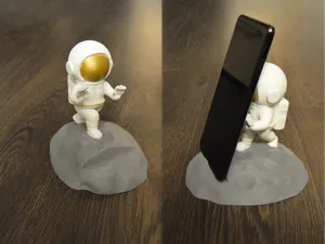 Astronaut phone holder