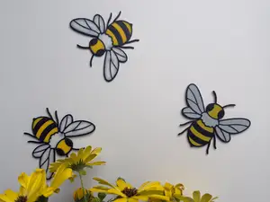 Bee (2D)