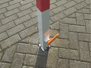 Verkehrspoller, Dreikantschlüssel