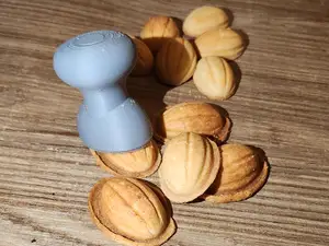 Oreschki Ausstecher