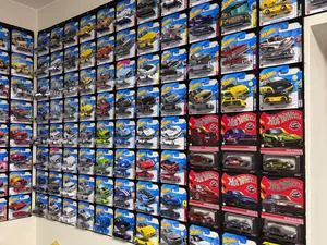 Modular HW Card Wall Display Frame – 1:64 Car